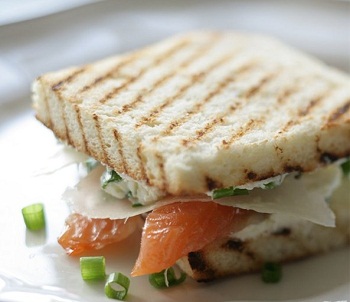 Рецепт сэндвича с сыром и семгой