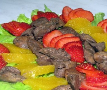 Рецепт салата из куриной печени с фруктами