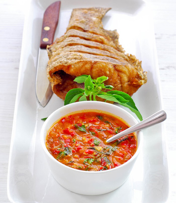 рецепт жареной рыбы с овощным соусом