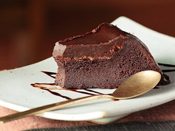 Рецепт пирожного с шоколадом, орехами и чили 