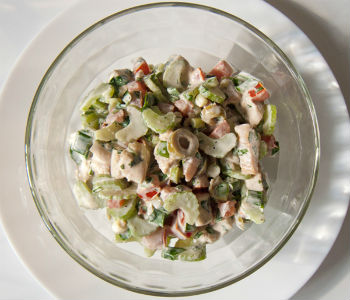 Оливково-мясной праздничный салат