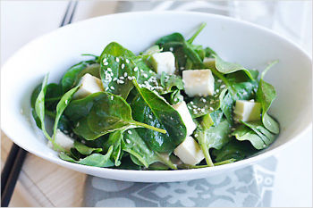Рецепт салата со шпинатом и горошком