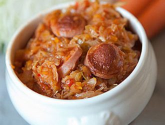 тушеная капуста с сосисками