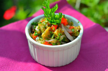 Рецепт салата с баклажанами и помидорами к шашлыку