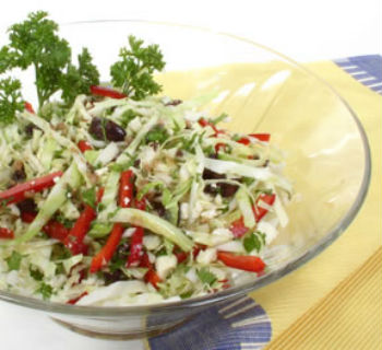 Как приготовить греческий салат из капусты и зелени