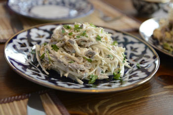 Салат из редьки с курицей