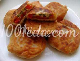 Быстрые пирожки с помидорами и сыром