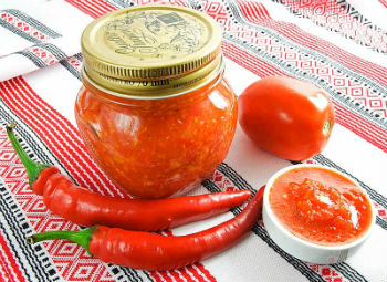 Рецепт приготовления аджики с помидорами и сладким перцем