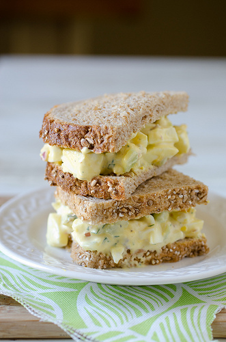 Рецепты бутербродов с яйцами и чесноком
