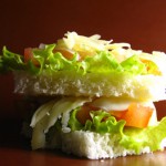 Рецепт бутербродов-ассорти с листьями салата