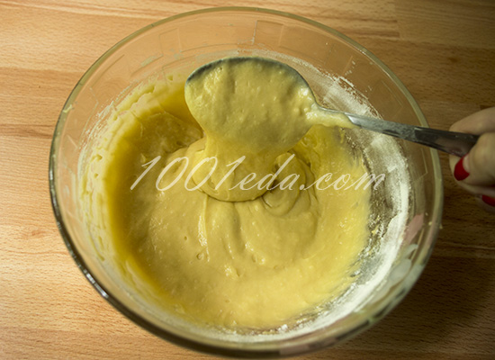 Классическая шарлотка с клубникой