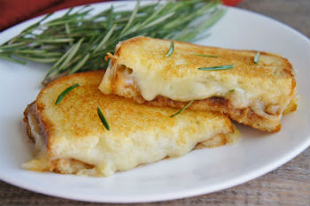 Рецепт жареных бутербродов с сыром и яйцом