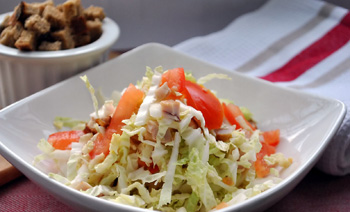 Как приготовить салат из белокочанной капусты и сухариков