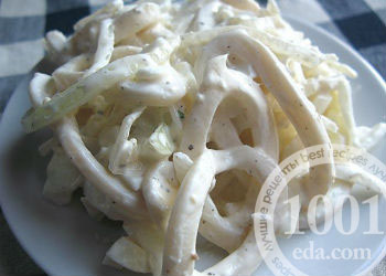 Рецепт салата с консервированными кальмарами и сыром 
