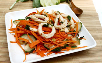 Рецепт салата с кальмарами и вареной морковью 