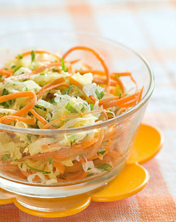 Как приготовить салат из белокочанной капусты и моркови