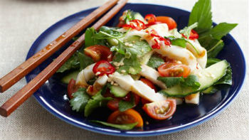 Рецепт овощного салата с кальмарами 