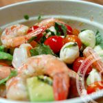 Рецепт салата с креветками, помидорами и авокадо