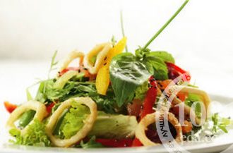 Вкусный салат из кальмаров и тунца