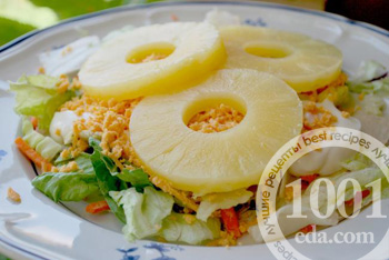 Рецепт салата с ананасами, сыром и чесноком