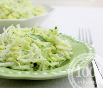 Как приготовить салат из белокочанной капусты с огурцами и яблоком