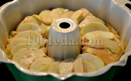 Яблочный карамельный кекс