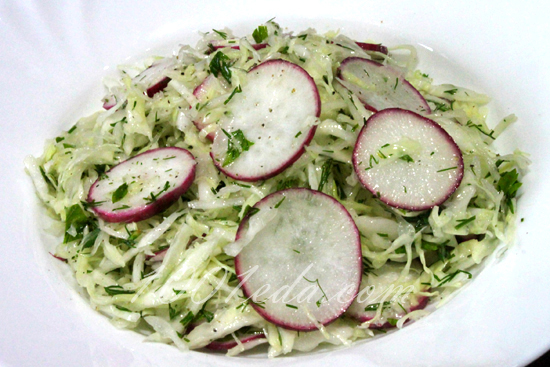 Салат из капусты и редиса