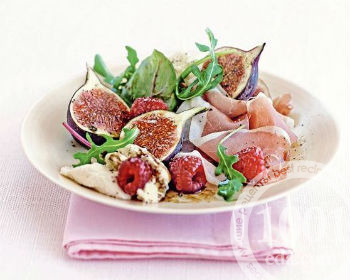 Рецепт салата из малины с прошутто
