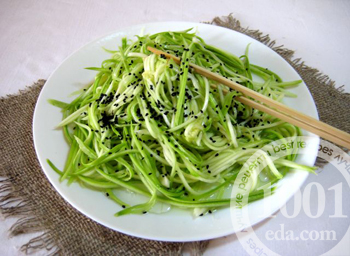 Рецепт летнего салата из кабачков 