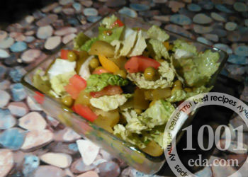 Салат из пекинской капусты с овощами и горошком
