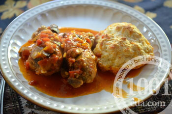 Куриные окорочка с овощно-грибным соусом и булочками: рецепт с пошаговым фото