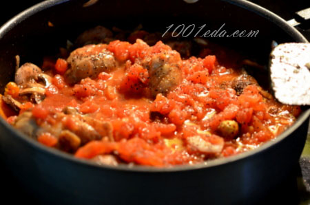 Куриные окорочка с овощно-грибным соусом и булочками: рецепт с пошаговым фото