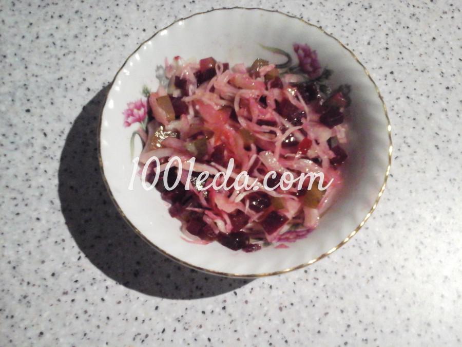 Салат из свеклы с кислым огурцом  и квашеной капустой