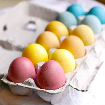 Как покрасить яйца без химии