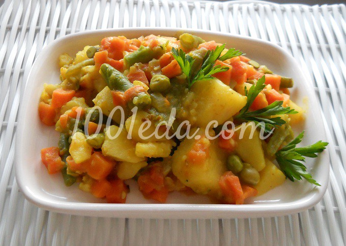 Постное картофельное рагу с овощами в пряном соусе
