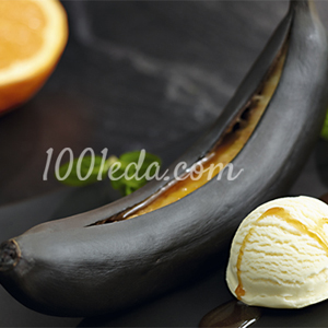 Бананы-гриль с соусом и ванильным ороженым