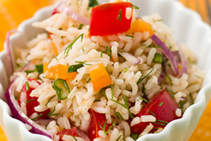 Постный салат с рисом и овощами