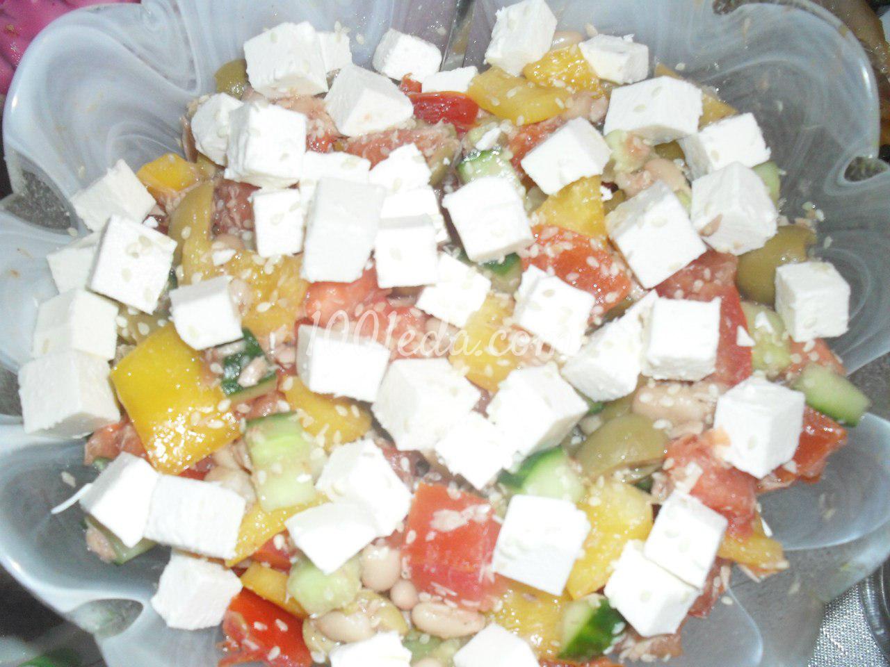 Салат с тунцом и сыром фета