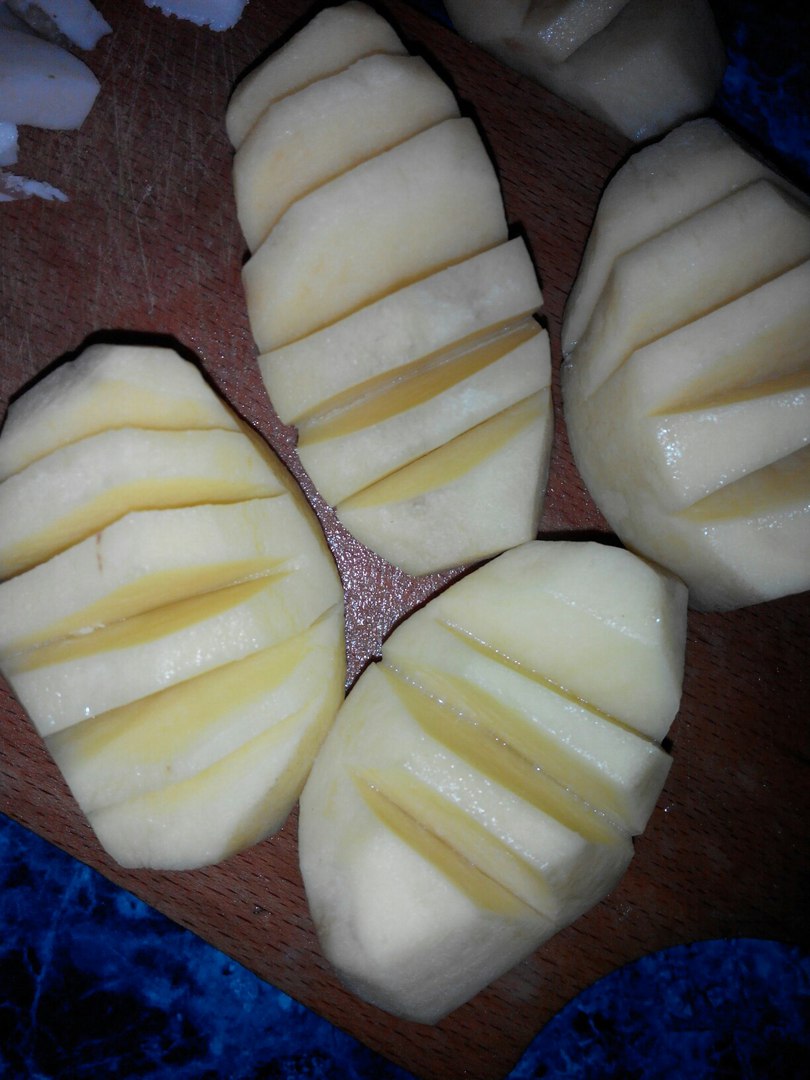 Ароматная картошка в духовке с салом: рецепт с пошаговым фото - Шаг №2