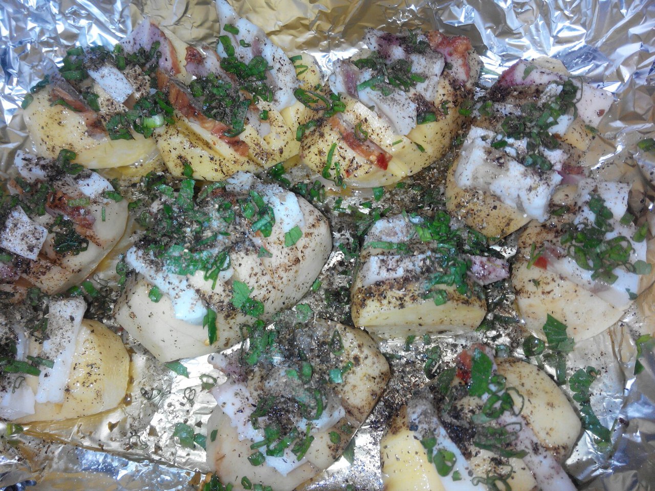 Ароматная картошка в духовке с салом: рецепт с пошаговым фото - Шаг №3