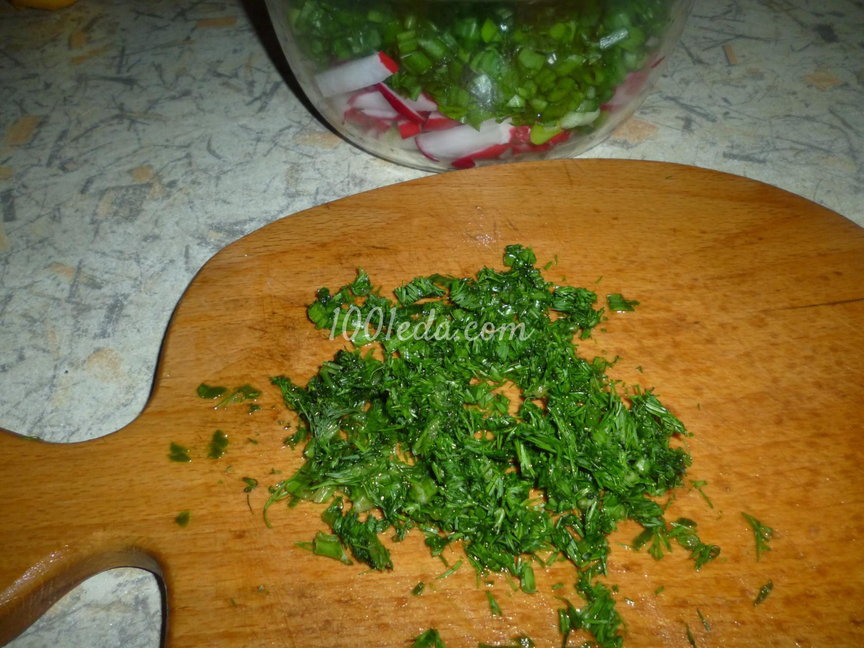 Ароматный весенний салатик с редиской и молодым чесноком: рецепт с пошаговым фото - Шаг №4