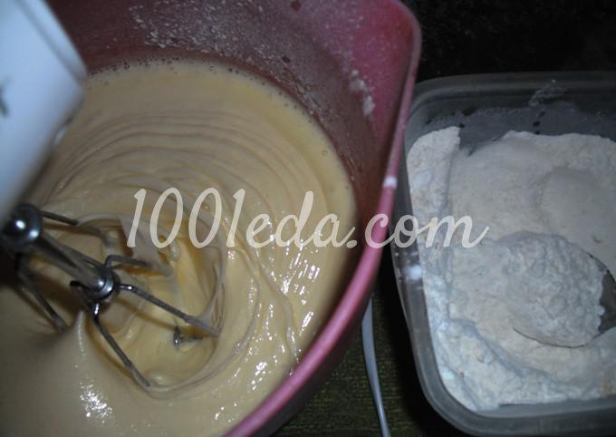 Бисквитный рулет с ягодным масляным кремом: рецепт с пошаговым фото - Шаг №14