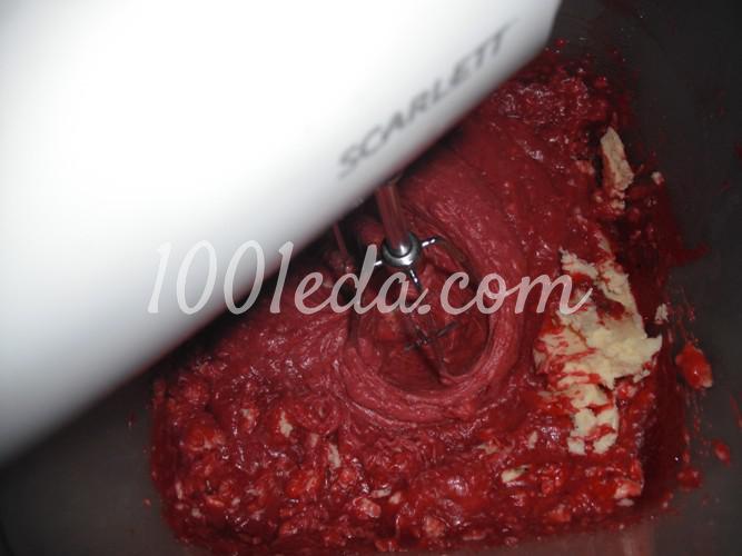 Бисквитный рулет с ягодным масляным кремом: рецепт с пошаговым фото - Шаг №18