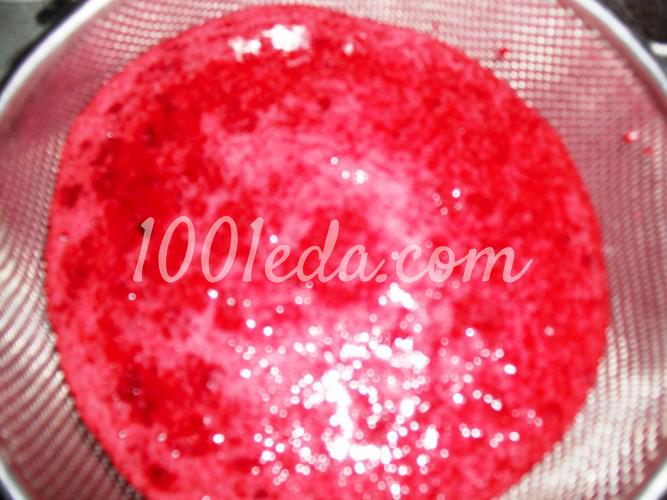 Бисквитный рулет с ягодным масляным кремом: рецепт с пошаговым фото - Шаг №4