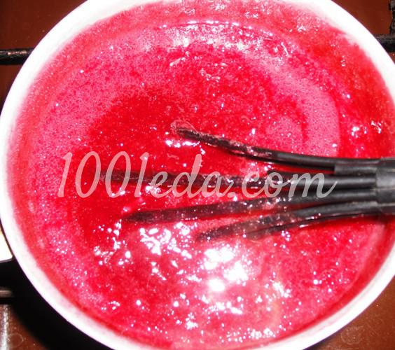Бисквитный рулет с ягодным масляным кремом: рецепт с пошаговым фото - Шаг №9