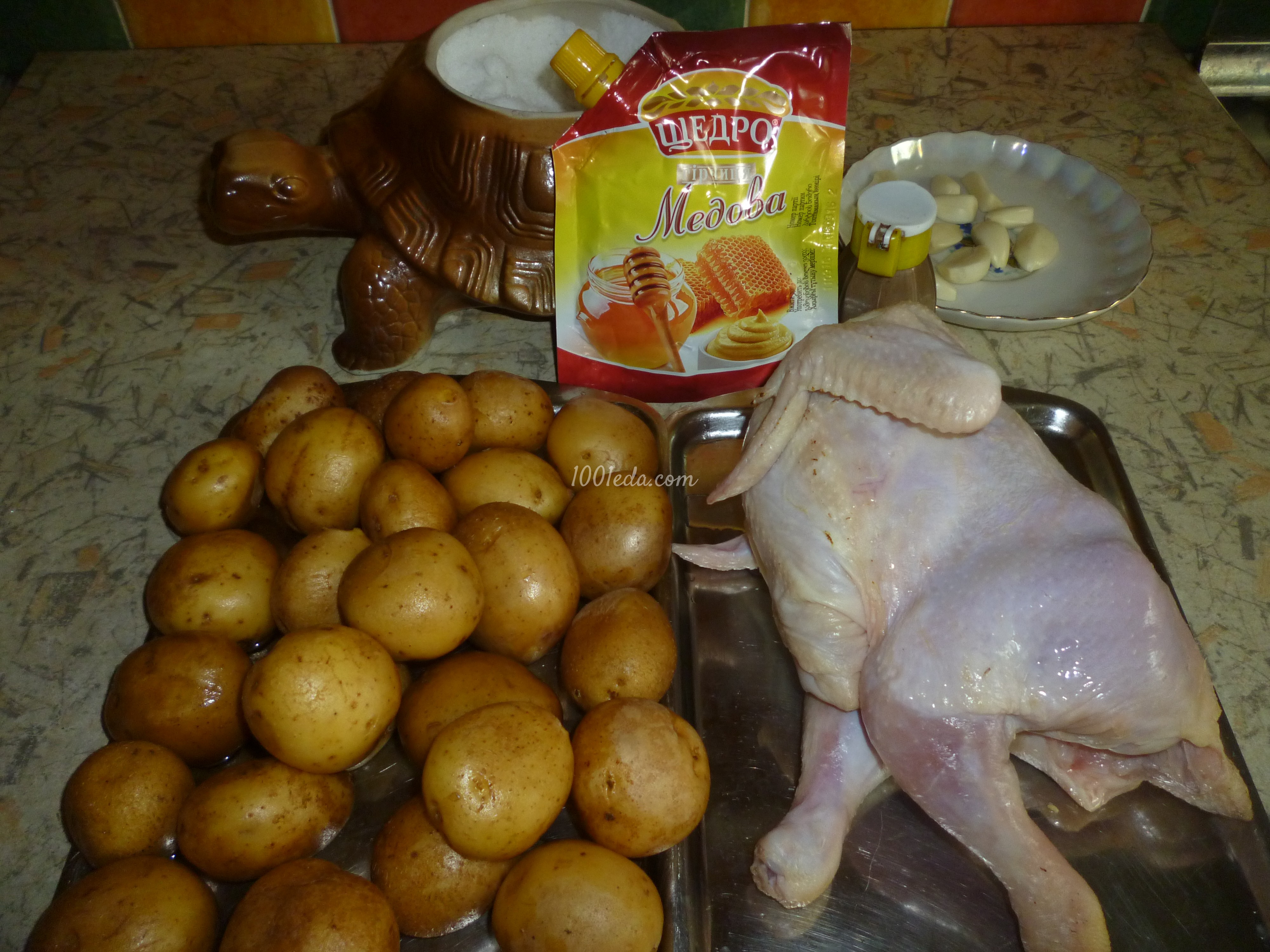 Цыпленок с картошкой и черносливом в духовке: рецепт с пошаговым фото - Шаг №1