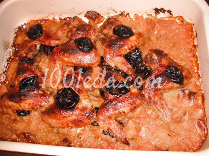 Куриные крылышки в соево-медовом маринаде с черносливом и яблоками: рецепт с пошаговым фото