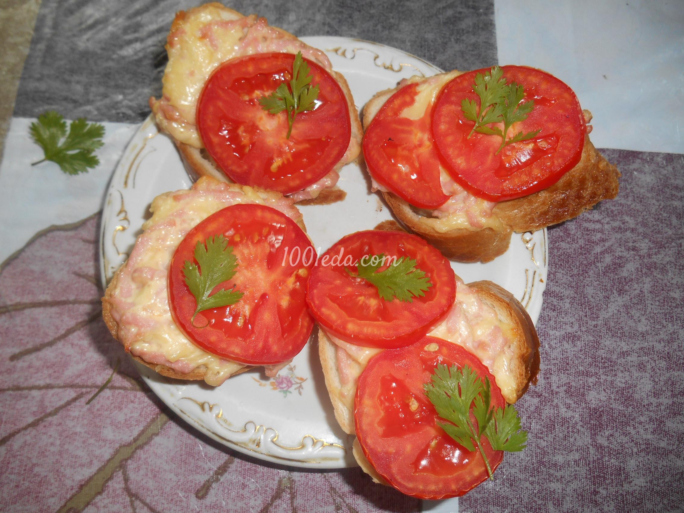 Горячие бутерброды с сосиской, сыром и помидором А-ля пицца: рецепт с пошаговым фото