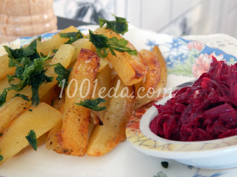 Детская картошечка по-деревенски с салатом из свеклы: рецепт с пошаговым фото