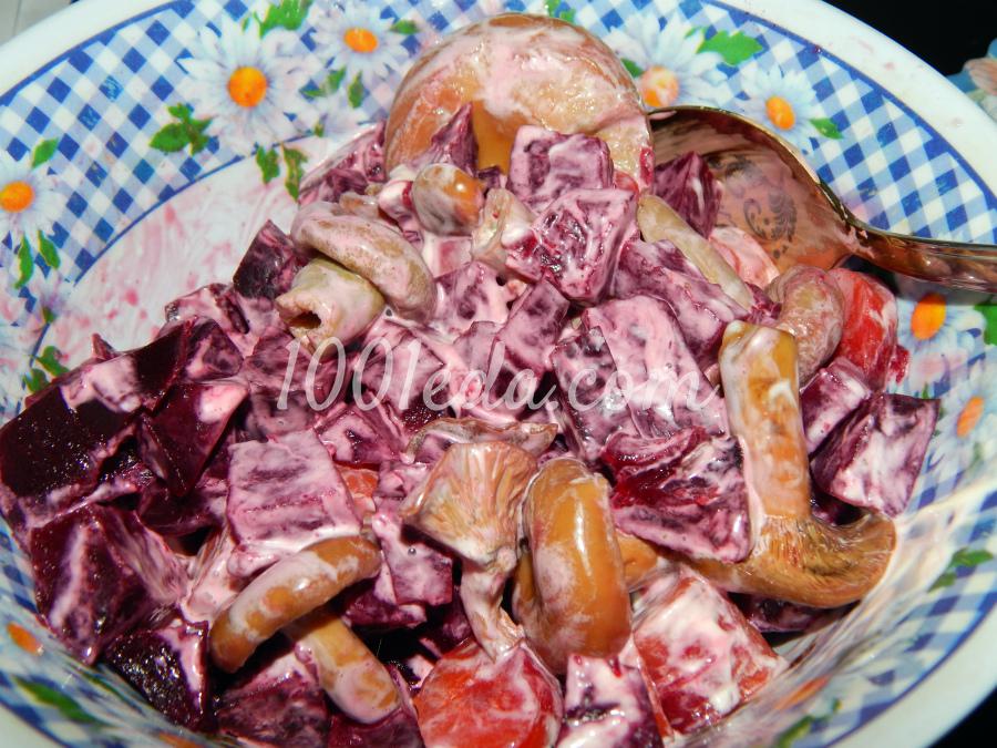Теплый салат с маринованными волнушками А-ля винегрет
